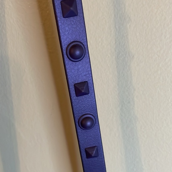 Purple rubber handbag with removable shoulder strap - Picture 4 of 5